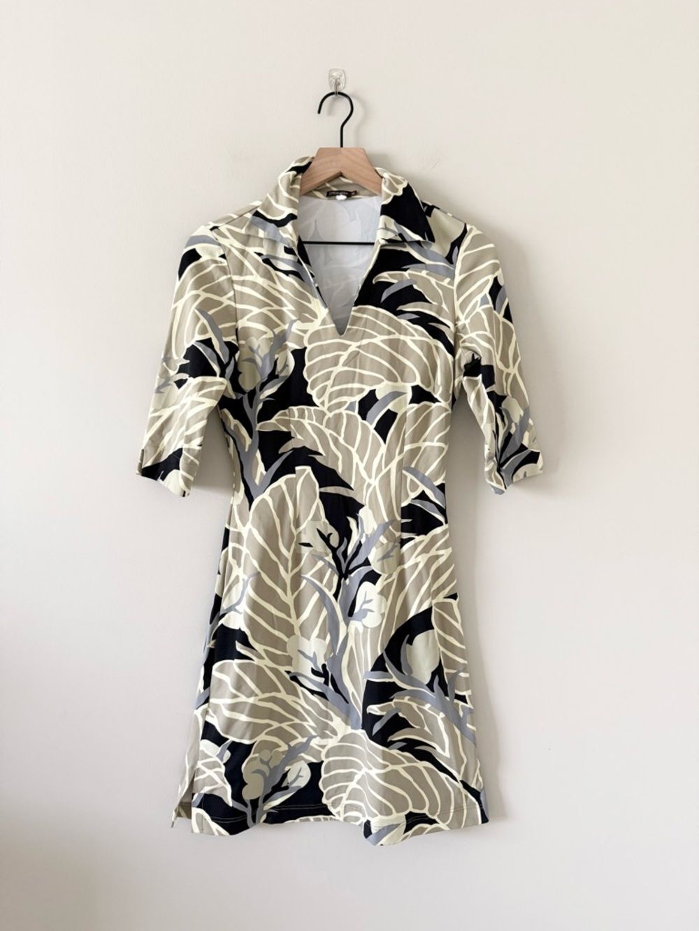 J. McLaughlin Beige and Black Leaf-Print Mini Dress Stretch Knit Size XS